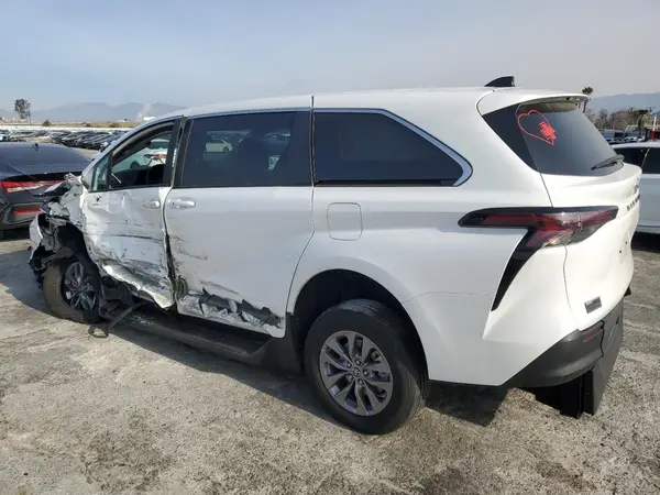 5TDKRKEC3RS187239 2024 TOYOTA SIENNA - Image 2
