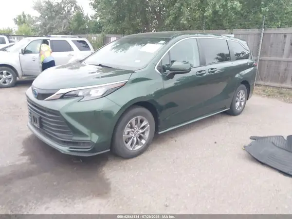 5TDKRKEC3RS199763 2024 TOYOTA SIENNA - Image 2