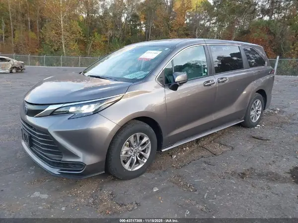 5TDKRKEC3RS202628 2024 TOYOTA SIENNA - Image 2