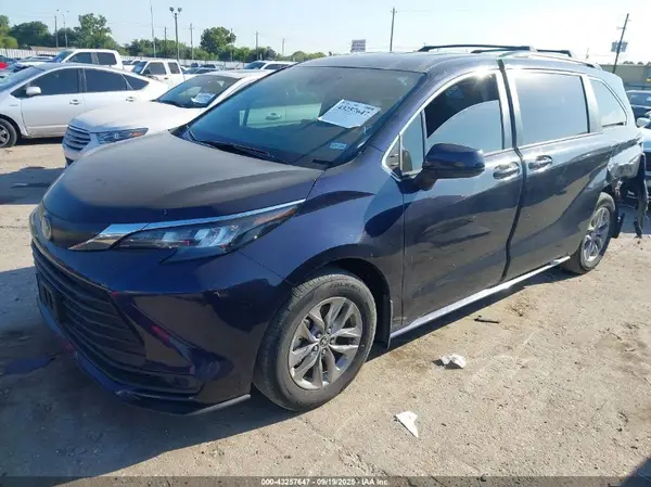 5TDKRKEC3RS205920 2024 TOYOTA SIENNA - Image 2