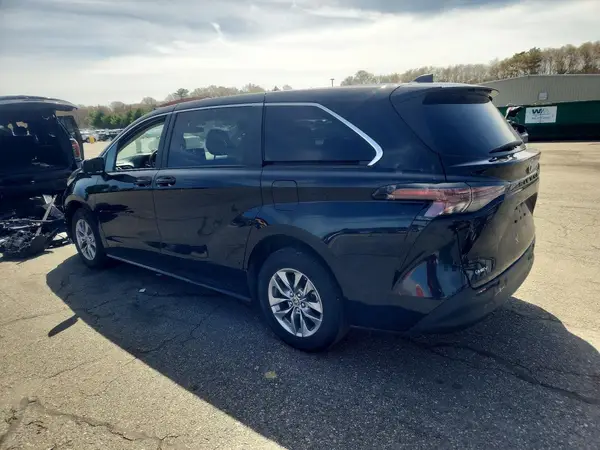 5TDKRKEC3SS226935 2025 TOYOTA SIENNA - Image 2