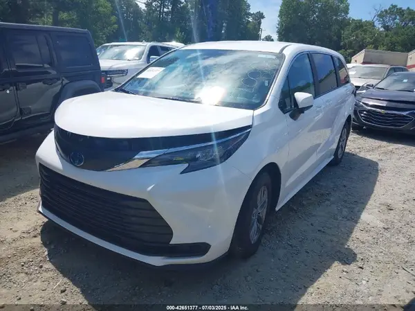 5TDKRKEC3SS234923 2025 TOYOTA SIENNA - Image 2