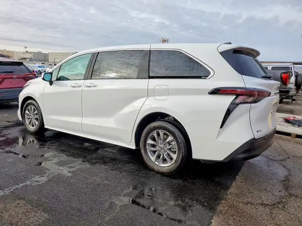 5TDKRKEC3SS238213 2025 TOYOTA SIENNA - Image 2