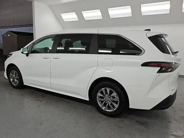 5TDKRKEC3SS243721 2025 TOYOTA SIENNA - Image 2