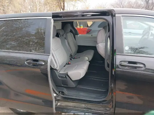 5TDKRKEC3SS246702 2025 TOYOTA SIENNA - Image 8