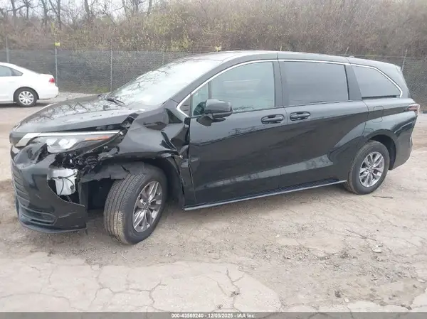 5TDKRKEC3SS254847 2025 TOYOTA SIENNA - Image 2