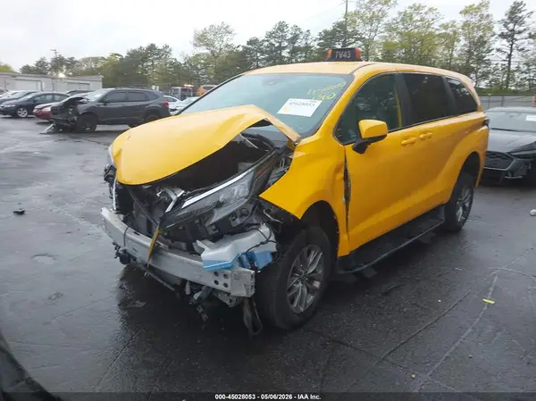5TDKRKEC3SS258140 2025 TOYOTA SIENNA - Image 2