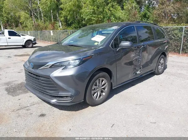 5TDKRKEC3SS274211 2025 TOYOTA SIENNA - Image 2