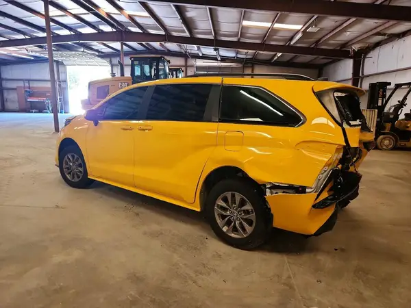 5TDKRKEC3SS279277 2025 TOYOTA SIENNA - Image 2
