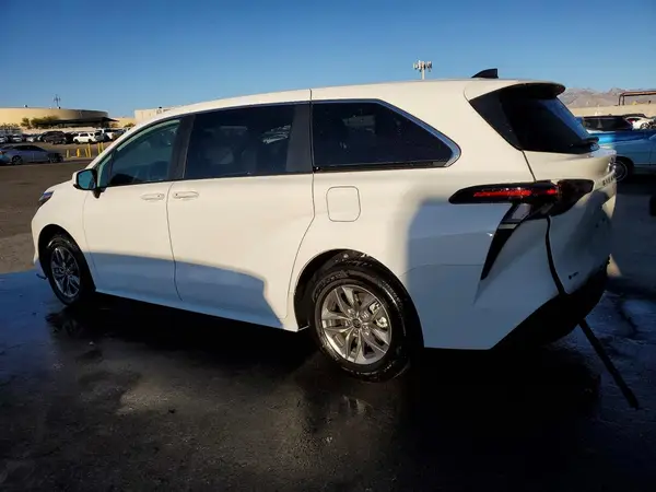 5TDKRKEC3TS297912 2026 TOYOTA SIENNA - Image 2