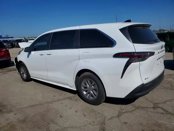 5TDKRKEC3TS312862 2026 TOYOTA SIENNA - Image 2