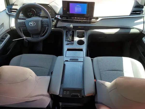 5TDKRKEC3TS317723 2026 TOYOTA SIENNA - Image 8