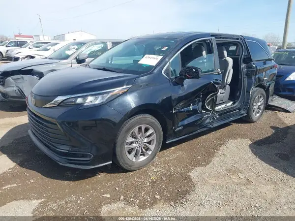 5TDKRKEC4MS013804 2021 TOYOTA SIENNA - Image 2