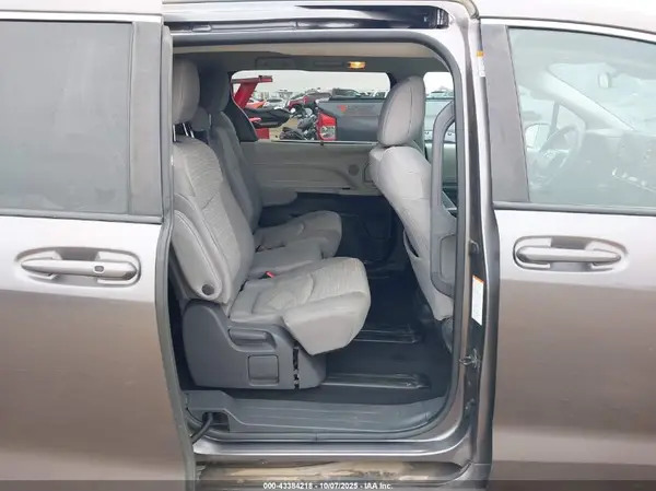 5TDKRKEC4MS016203 2021 TOYOTA SIENNA - Image 8