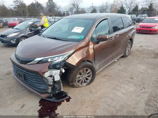 5TDKRKEC4MS020364 2021 TOYOTA SIENNA - Image 2