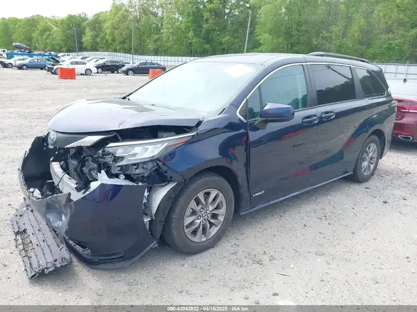 5TDKRKEC4MS024401 2021 TOYOTA SIENNA - Image 2