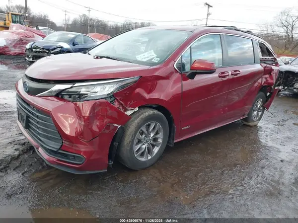 5TDKRKEC4MS030084 2021 TOYOTA SIENNA - Image 2