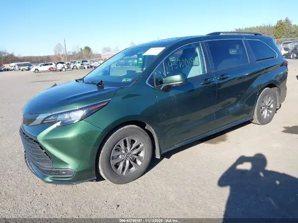 5TDKRKEC4MS030425 2021 TOYOTA SIENNA - Image 2