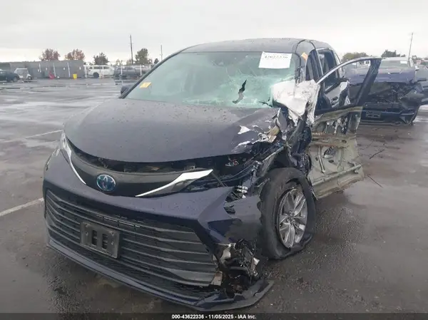 5TDKRKEC4MS032028 2021 TOYOTA SIENNA - Image 2