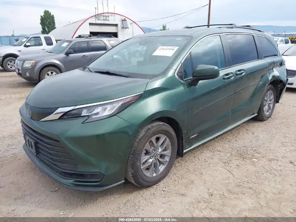 5TDKRKEC4MS032790 2021 TOYOTA SIENNA - Image 2