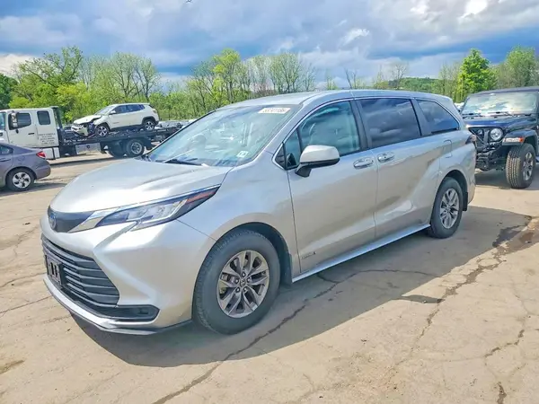 5TDKRKEC4MS040923 2021 TOYOTA SIENNA - Image 2