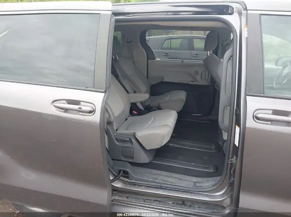5TDKRKEC4MS045409 2021 TOYOTA SIENNA - Image 8