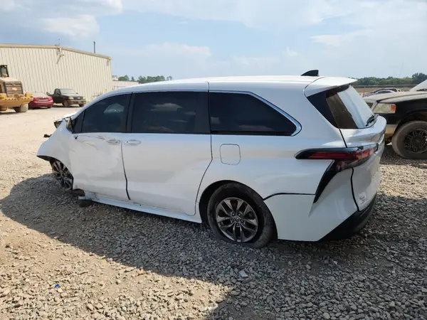 5TDKRKEC4MS045720 2021 TOYOTA SIENNA - Image 2