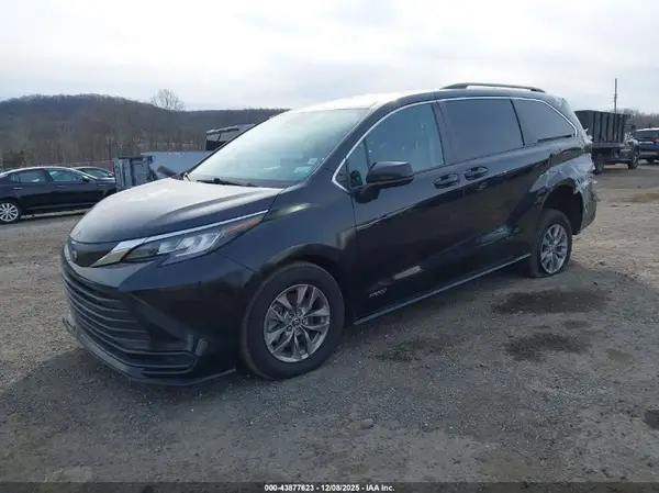 5TDKRKEC4MS054417 2021 TOYOTA SIENNA - Image 2