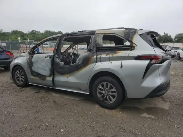 5TDKRKEC4MS068009 2021 TOYOTA SIENNA - Image 2