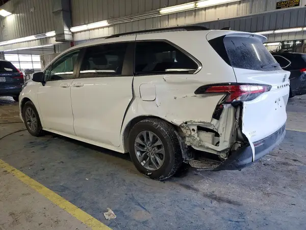 5TDKRKEC4NS075673 2022 TOYOTA SIENNA - Image 2