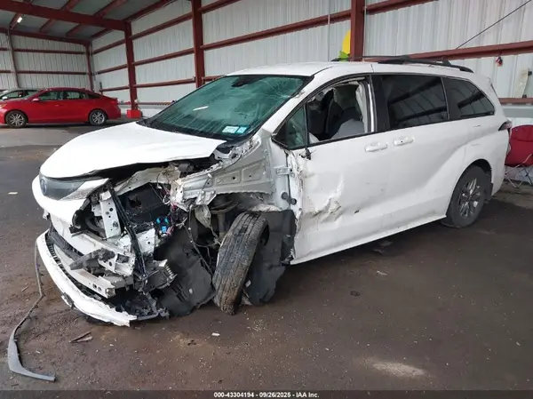 5TDKRKEC4NS078797 2022 TOYOTA SIENNA - Image 2