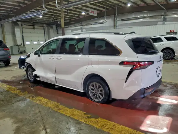 5TDKRKEC4NS092666 2022 TOYOTA SIENNA - Image 2