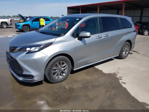 5TDKRKEC4NS092828 2022 TOYOTA SIENNA - Image 2