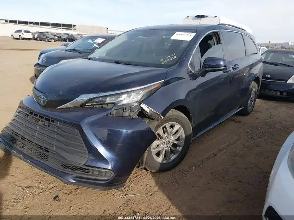 5TDKRKEC4NS097429 2022 TOYOTA SIENNA - Image 2
