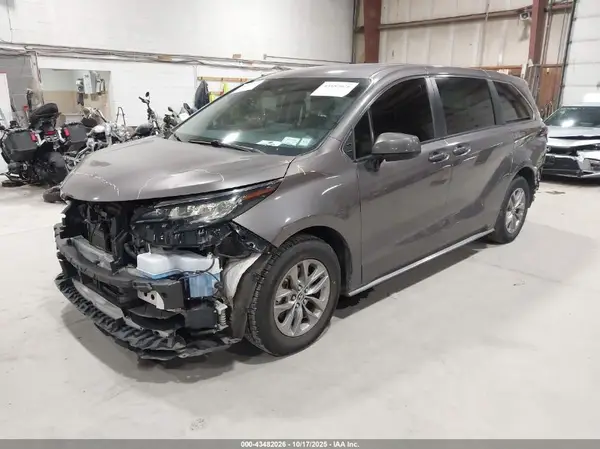 5TDKRKEC4NS108333 2022 TOYOTA SIENNA - Image 2