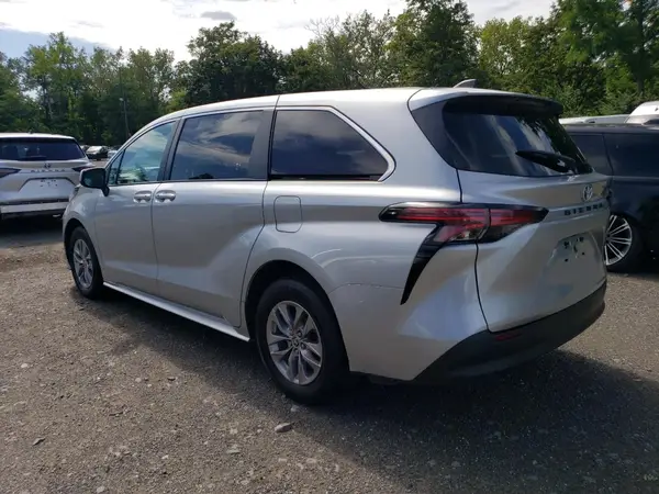 5TDKRKEC4NS116495 2022 TOYOTA SIENNA - Image 2