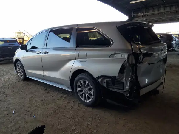 5TDKRKEC4NS117355 2022 TOYOTA SIENNA - Image 2