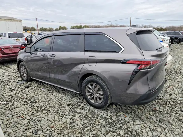 5TDKRKEC4NS128047 2022 TOYOTA SIENNA - Image 2