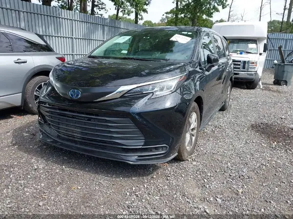 5TDKRKEC4NS128825 2022 TOYOTA SIENNA - Image 2