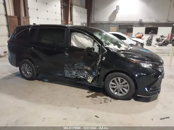 5TDKRKEC4NS129621 2022 TOYOTA SIENNA - Image 1