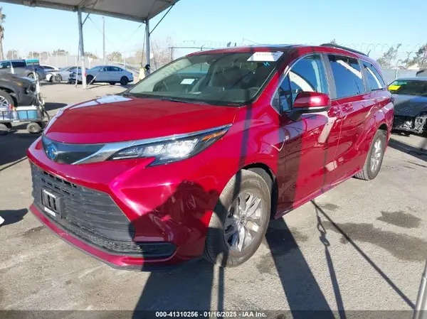 5TDKRKEC4PS139651 2023 TOYOTA SIENNA - Image 2