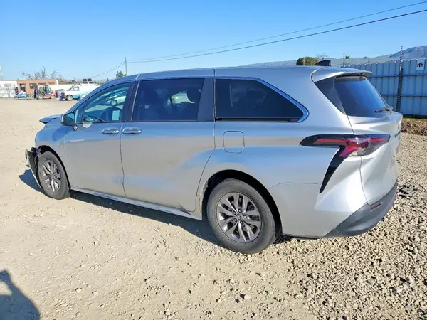 5TDKRKEC4PS141920 2023 TOYOTA SIENNA - Image 2