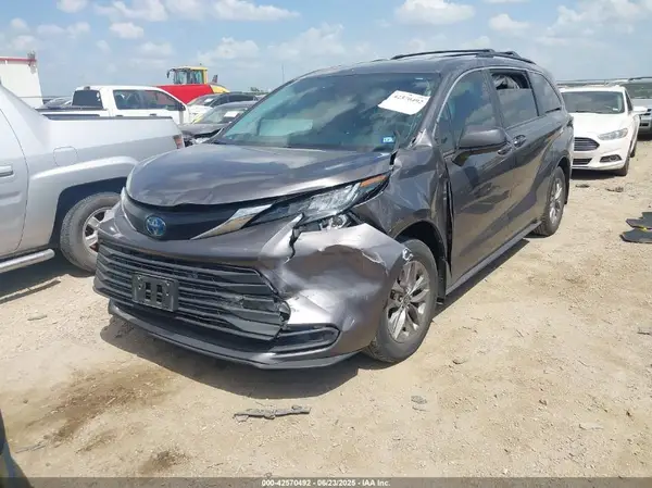 5TDKRKEC4PS145708 2023 TOYOTA SIENNA - Image 2