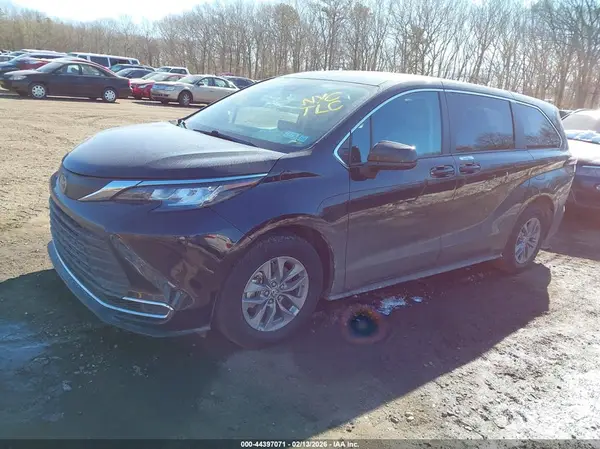 5TDKRKEC4PS158877 2023 TOYOTA SIENNA - Image 2