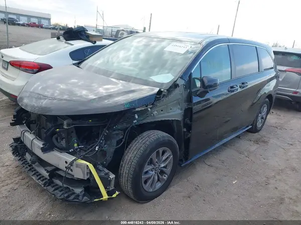 5TDKRKEC4PS163173 2023 TOYOTA SIENNA - Image 2