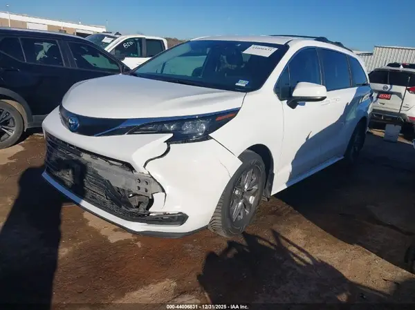 5TDKRKEC4RS193101 2024 TOYOTA SIENNA - Image 2