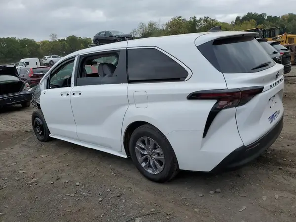 5TDKRKEC4RS209524 2024 TOYOTA SIENNA - Image 2