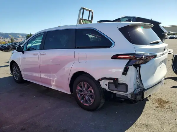 5TDKRKEC4RS220376 2024 TOYOTA SIENNA - Image 2