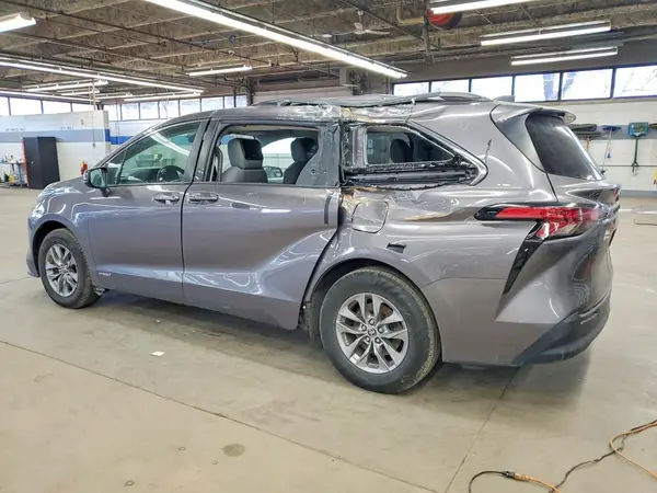 5TDKRKEC5MS006361 2021 TOYOTA SIENNA - Image 2