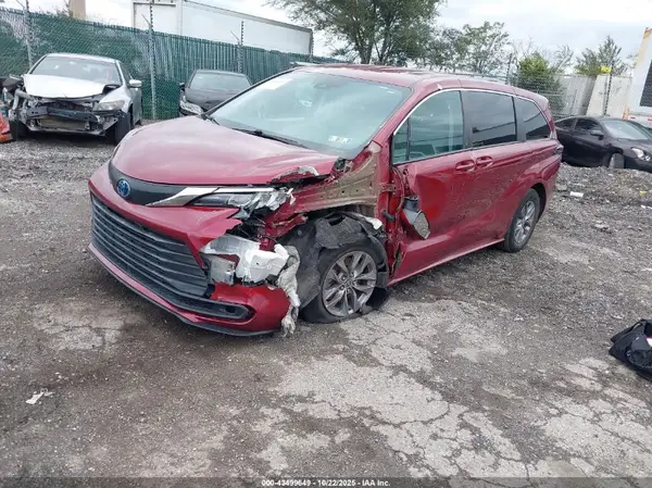 5TDKRKEC5MS007767 2021 TOYOTA SIENNA - Image 2